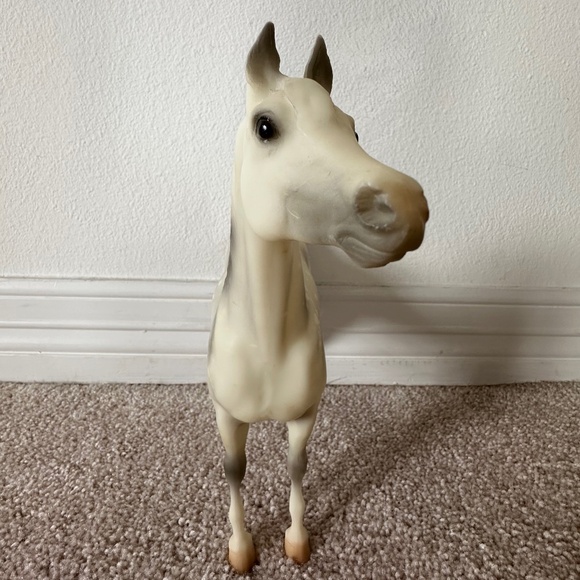 Breyer Horse #839 - Proud Arabian Stallion *Signed By Peter Stone* - Picture 3 of 9